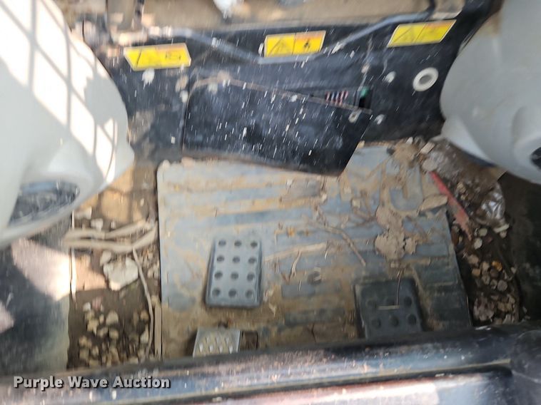 image for item LM9108 2004 Caterpillar 257B  tracked skid steer loader