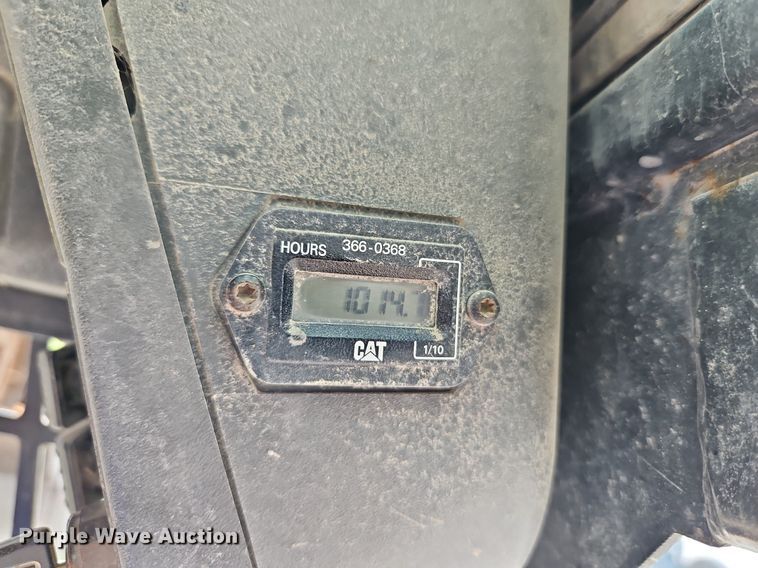 image for item LM9108 2004 Caterpillar 257B  tracked skid steer loader