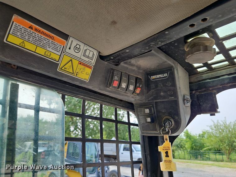 image for item LM9108 2004 Caterpillar 257B  tracked skid steer loader