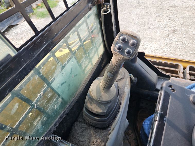 image for item LM9108 2004 Caterpillar 257B  tracked skid steer loader