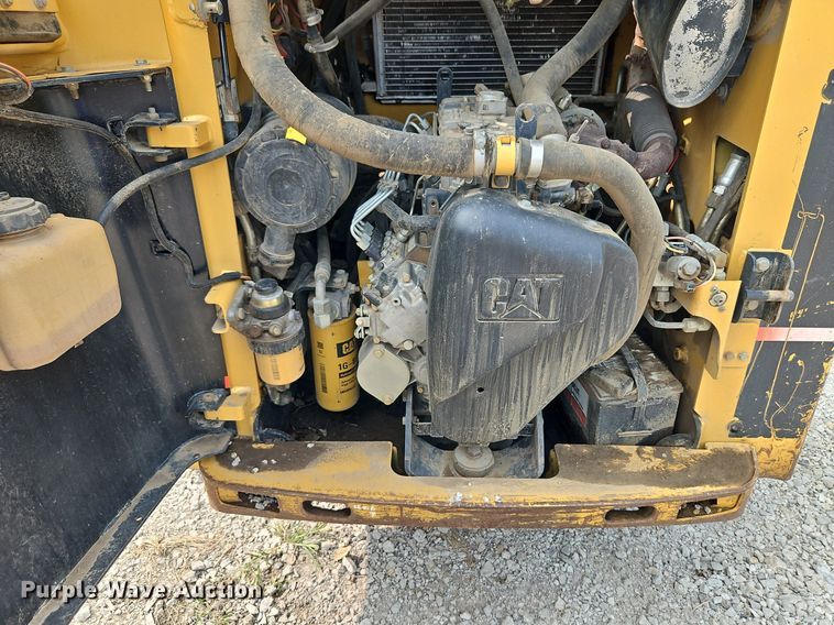 image for item LM9108 2004 Caterpillar 257B  tracked skid steer loader