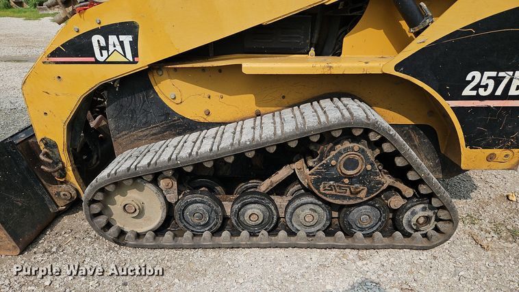 image for item LM9108 2004 Caterpillar 257B  tracked skid steer loader