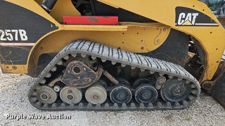 image for item LM9108 2004 Caterpillar 257B  tracked skid steer loader