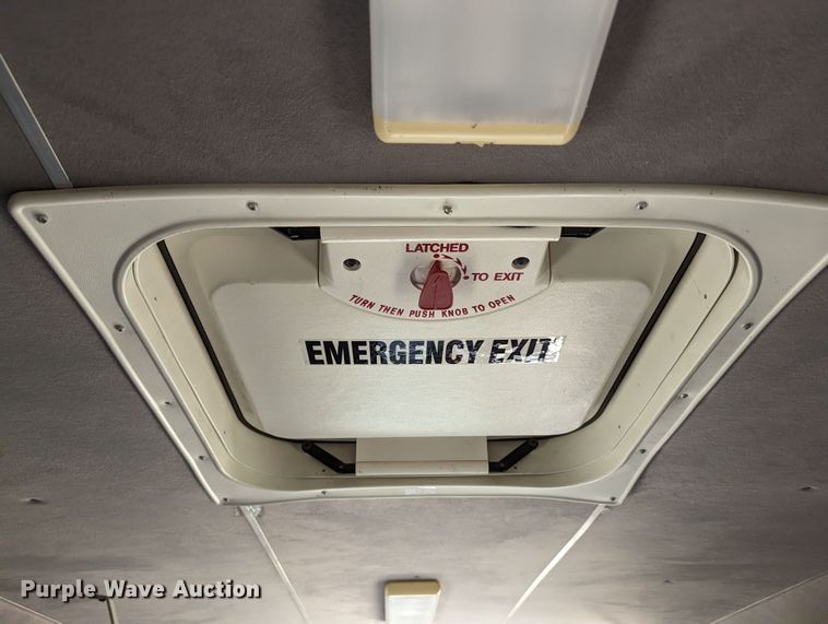 image for item LM9816 2007 Ford E450 Super Duty  shuttle bus