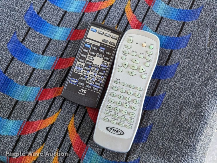 image for item LM9816 2007 Ford E450 Super Duty  shuttle bus