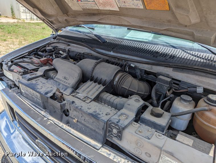 image for item LM9816 2007 Ford E450 Super Duty  shuttle bus