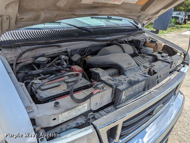 image for item LM9816 2007 Ford E450 Super Duty  shuttle bus