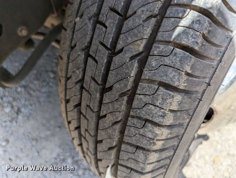 image for item LM9816 2007 Ford E450 Super Duty  shuttle bus