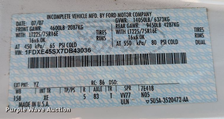 image for item LM9816 2007 Ford E450 Super Duty  shuttle bus