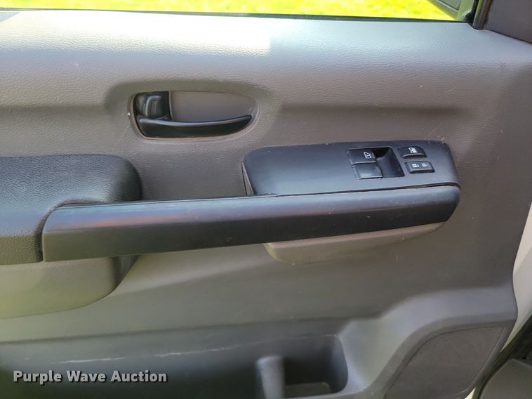 image for item LQ9104 2013 Nissan NV3500  van
