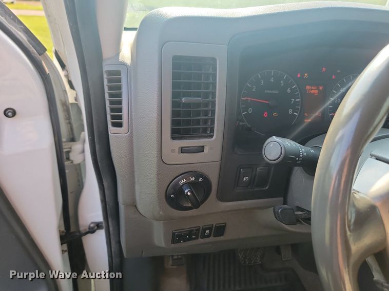 image for item LQ9104 2013 Nissan NV3500  van