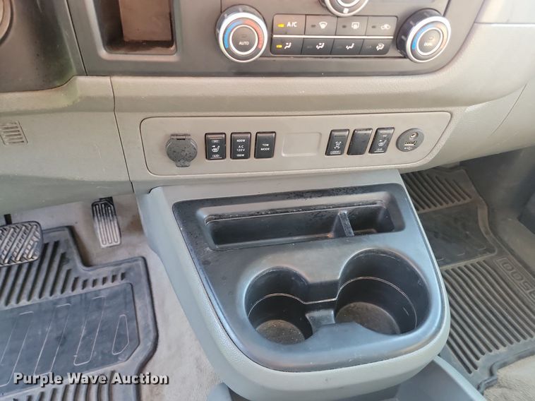 image for item LQ9104 2013 Nissan NV3500  van