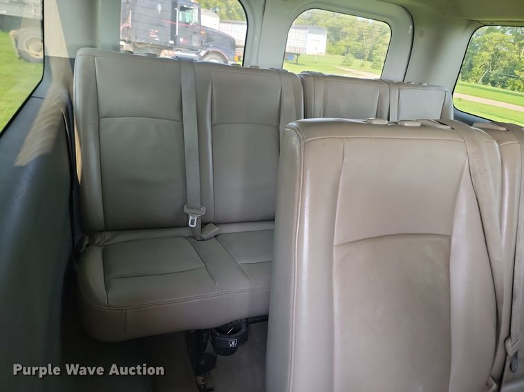 image for item LQ9104 2013 Nissan NV3500  van