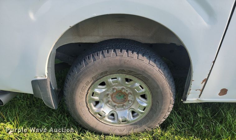 image for item LQ9104 2013 Nissan NV3500  van