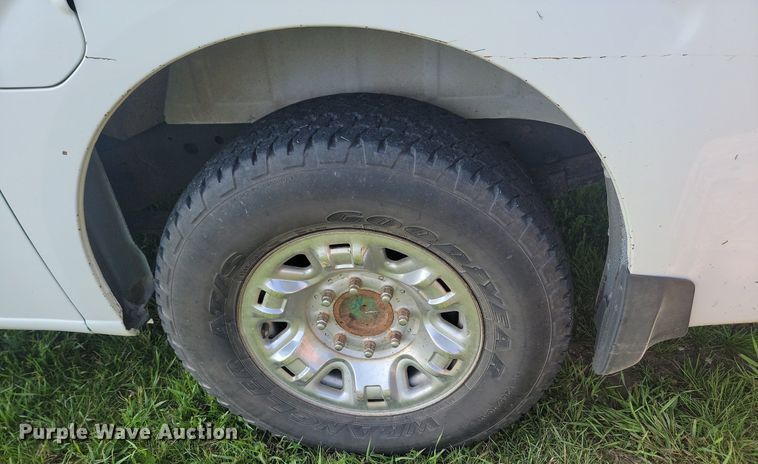 image for item LQ9104 2013 Nissan NV3500  van