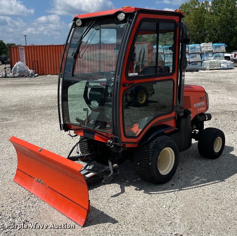 image for item LV9785 Kubota F3990  lawn mower