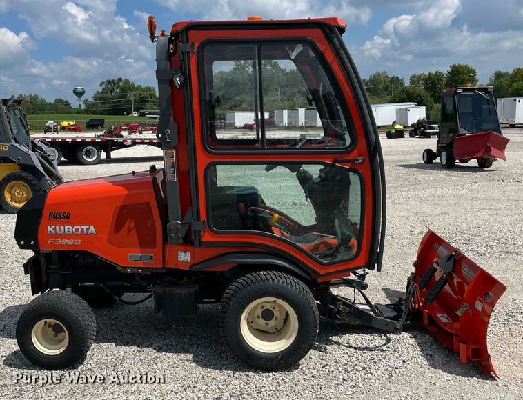 image for item LV9785 Kubota F3990  lawn mower