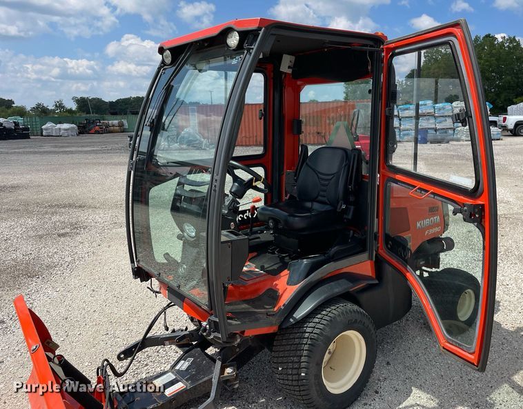 image for item LV9785 Kubota F3990  lawn mower