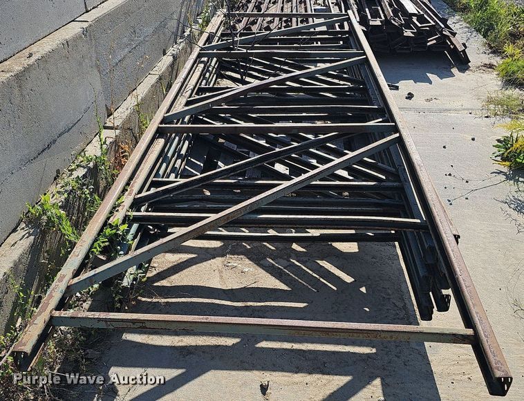 image for item MD9969 Approximately 7 pallet racking supports