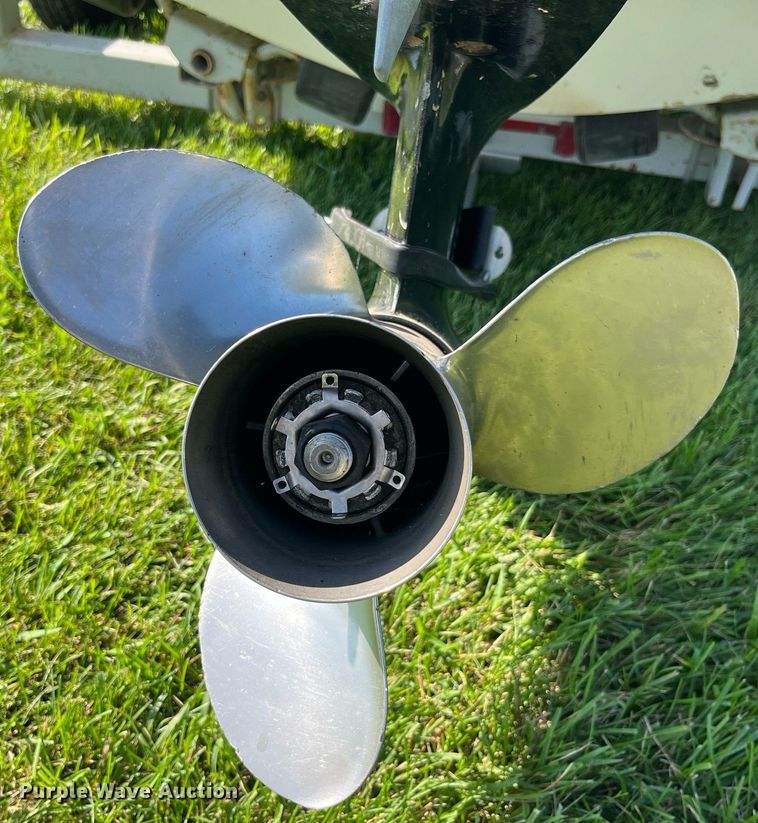 image for item MG9417 1982 MarkTwain Mark 175  boat