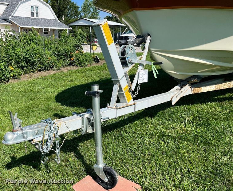 image for item MG9417 1982 MarkTwain Mark 175  boat