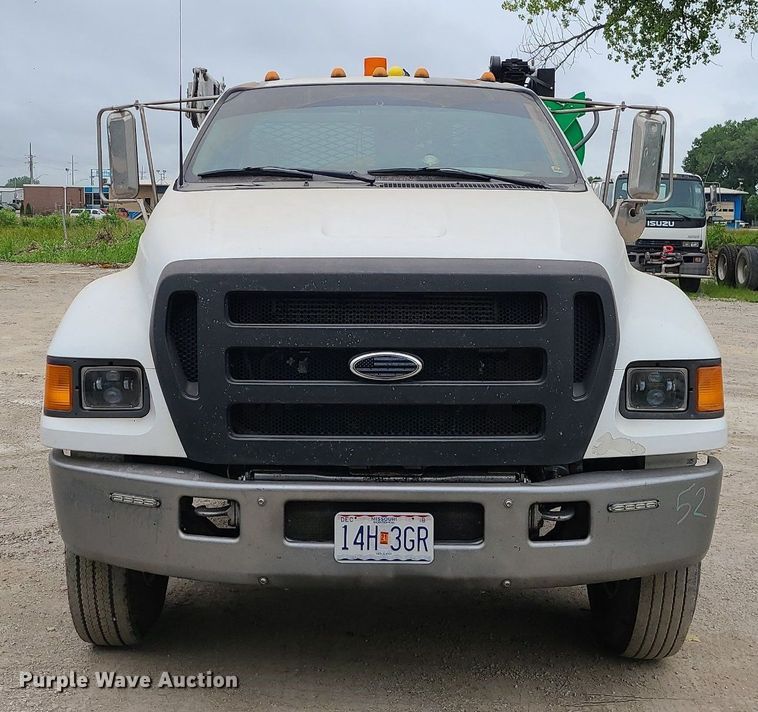 image for item MG9658 2004 Ford F750 Super Duty  utility / service truck