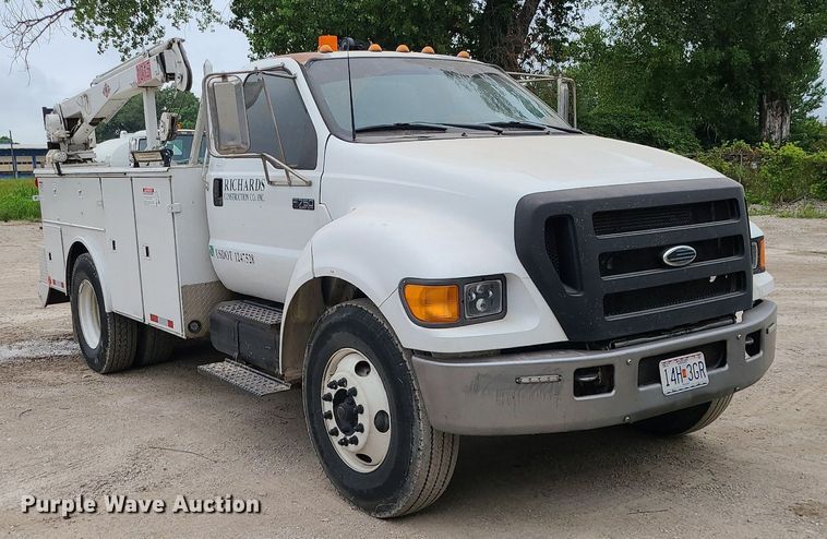 image for item MG9658 2004 Ford F750 Super Duty  utility / service truck