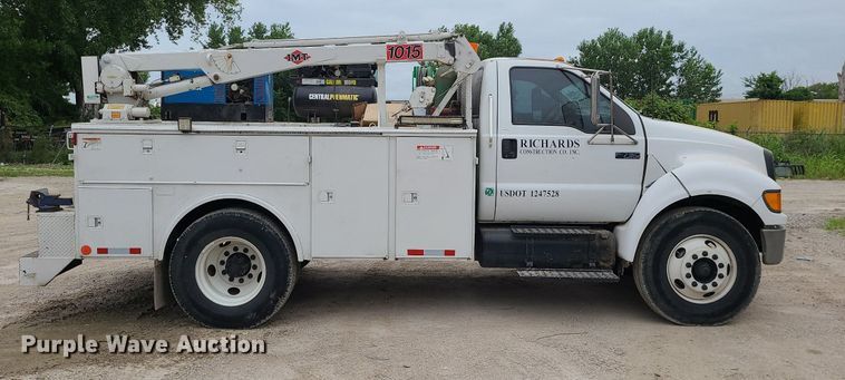 image for item MG9658 2004 Ford F750 Super Duty  utility / service truck