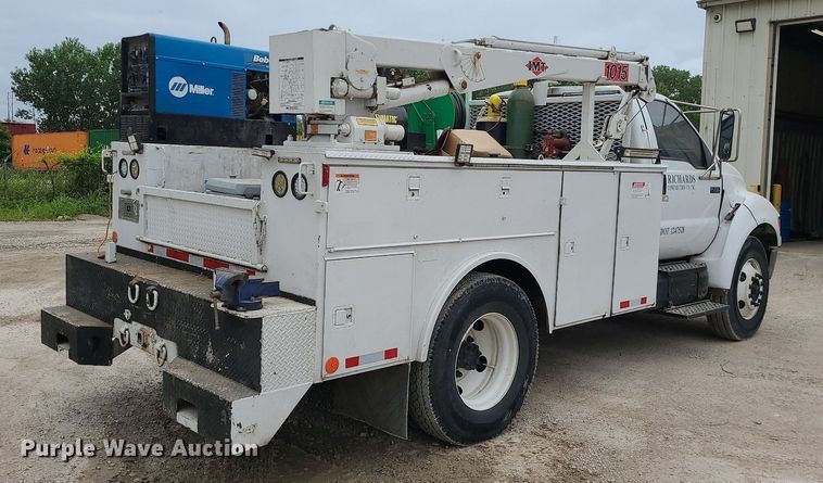 image for item MG9658 2004 Ford F750 Super Duty  utility / service truck