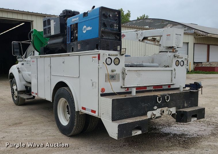 image for item MG9658 2004 Ford F750 Super Duty  utility / service truck