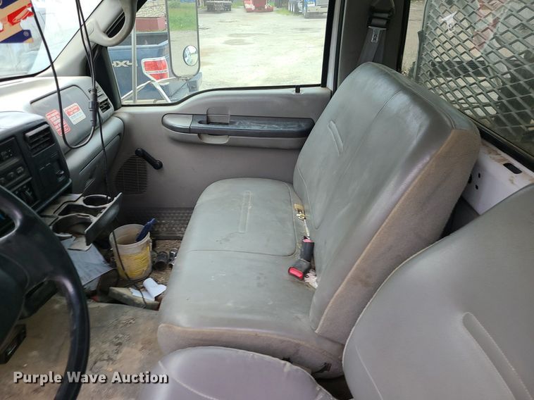 image for item MG9658 2004 Ford F750 Super Duty  utility / service truck