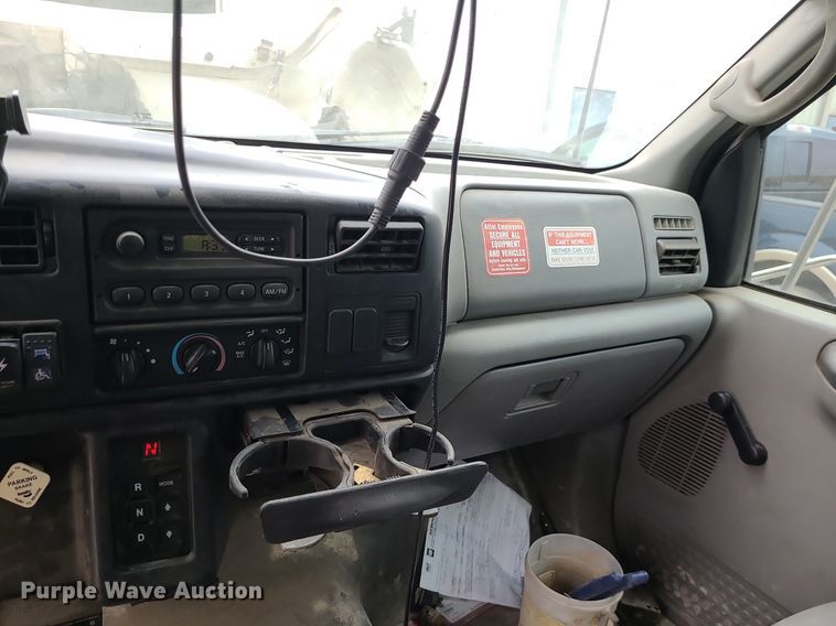 image for item MG9658 2004 Ford F750 Super Duty  utility / service truck