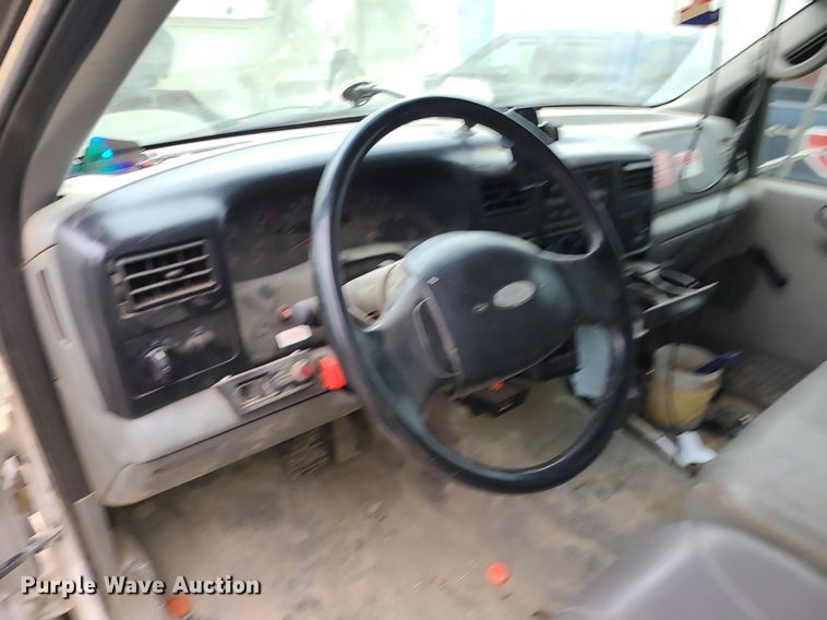 image for item MG9658 2004 Ford F750 Super Duty  utility / service truck