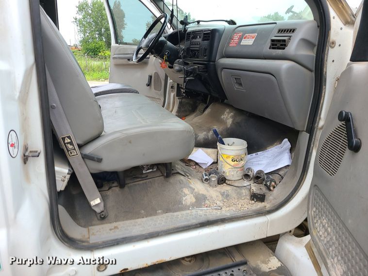 image for item MG9658 2004 Ford F750 Super Duty  utility / service truck