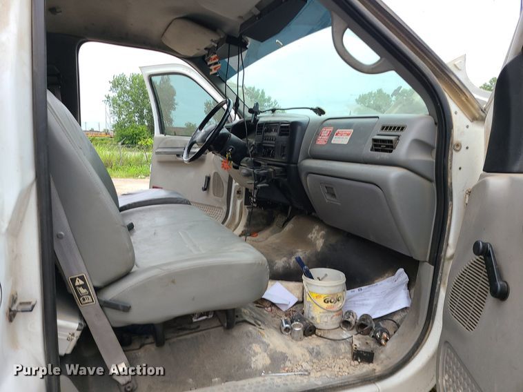 image for item MG9658 2004 Ford F750 Super Duty  utility / service truck