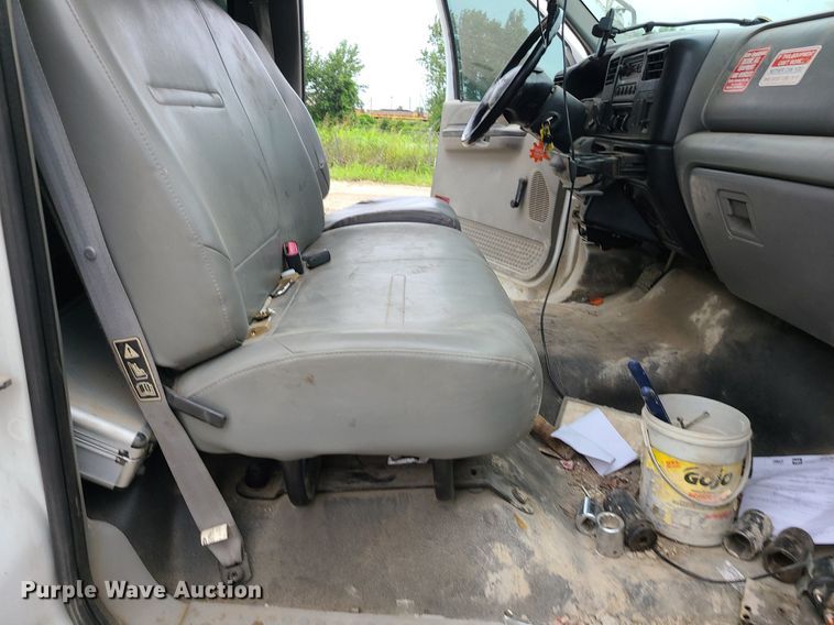 image for item MG9658 2004 Ford F750 Super Duty  utility / service truck