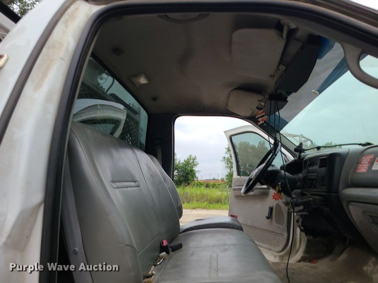 image for item MG9658 2004 Ford F750 Super Duty  utility / service truck