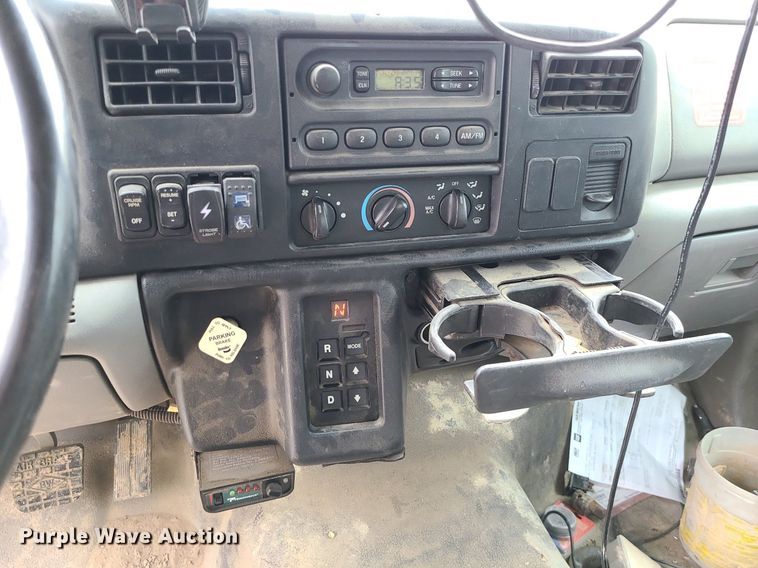 image for item MG9658 2004 Ford F750 Super Duty  utility / service truck