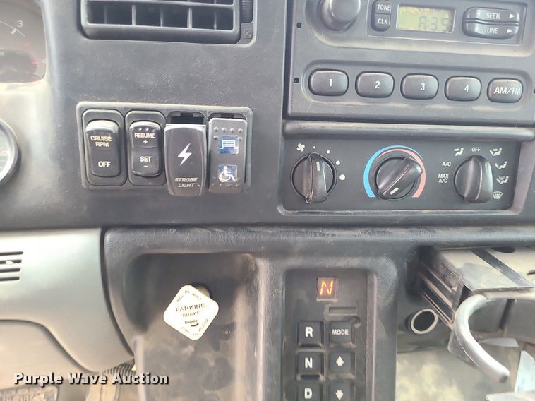 image for item MG9658 2004 Ford F750 Super Duty  utility / service truck