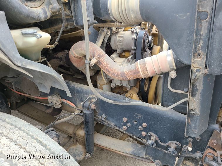 image for item MG9658 2004 Ford F750 Super Duty  utility / service truck