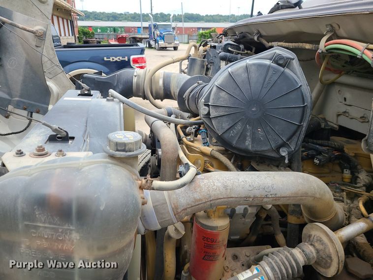 image for item MG9658 2004 Ford F750 Super Duty  utility / service truck