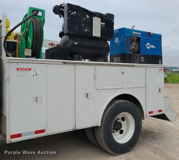 image for item MG9658 2004 Ford F750 Super Duty  utility / service truck