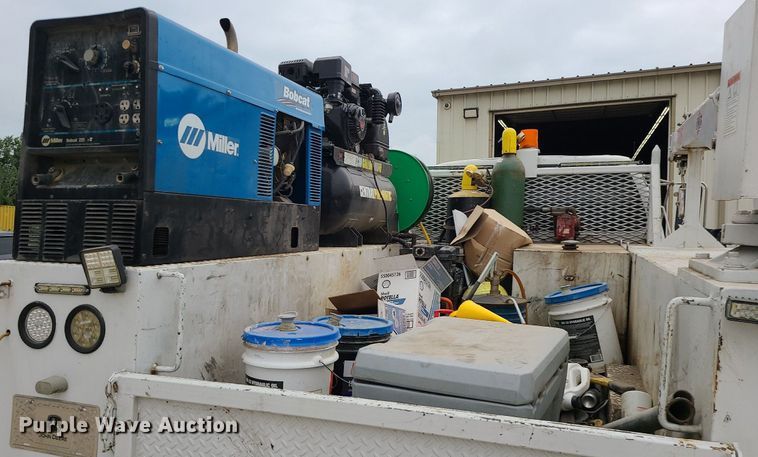 image for item MG9658 2004 Ford F750 Super Duty  utility / service truck