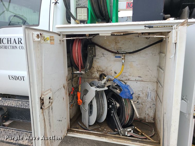 image for item MG9658 2004 Ford F750 Super Duty  utility / service truck