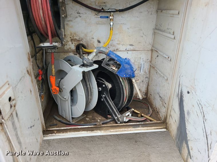 image for item MG9658 2004 Ford F750 Super Duty  utility / service truck