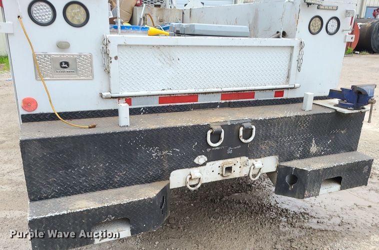 image for item MG9658 2004 Ford F750 Super Duty  utility / service truck