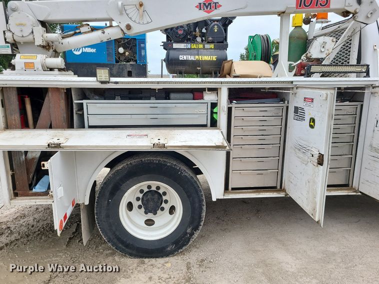 image for item MG9658 2004 Ford F750 Super Duty  utility / service truck