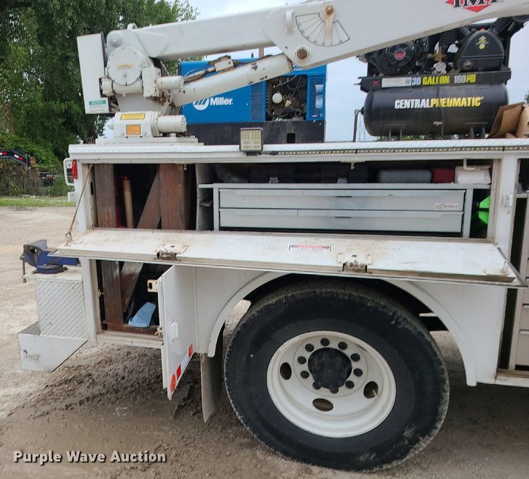 image for item MG9658 2004 Ford F750 Super Duty  utility / service truck