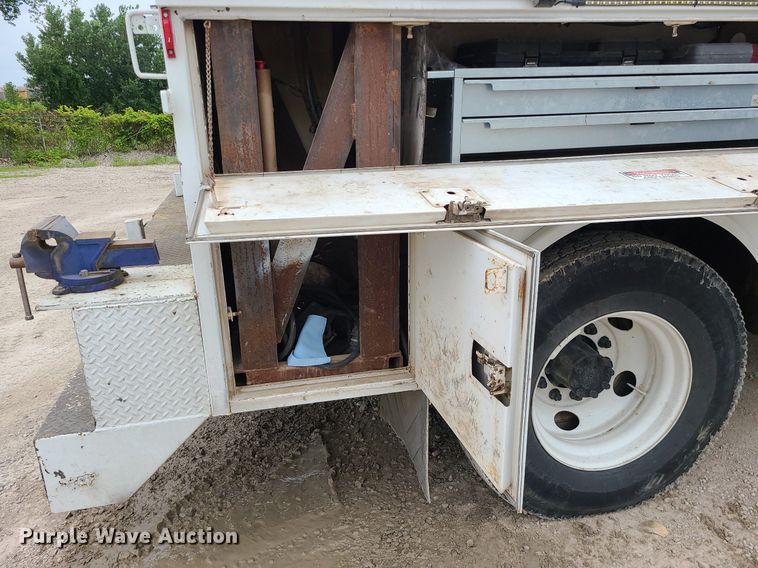 image for item MG9658 2004 Ford F750 Super Duty  utility / service truck