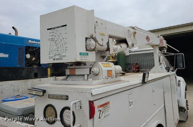 image for item MG9658 2004 Ford F750 Super Duty  utility / service truck